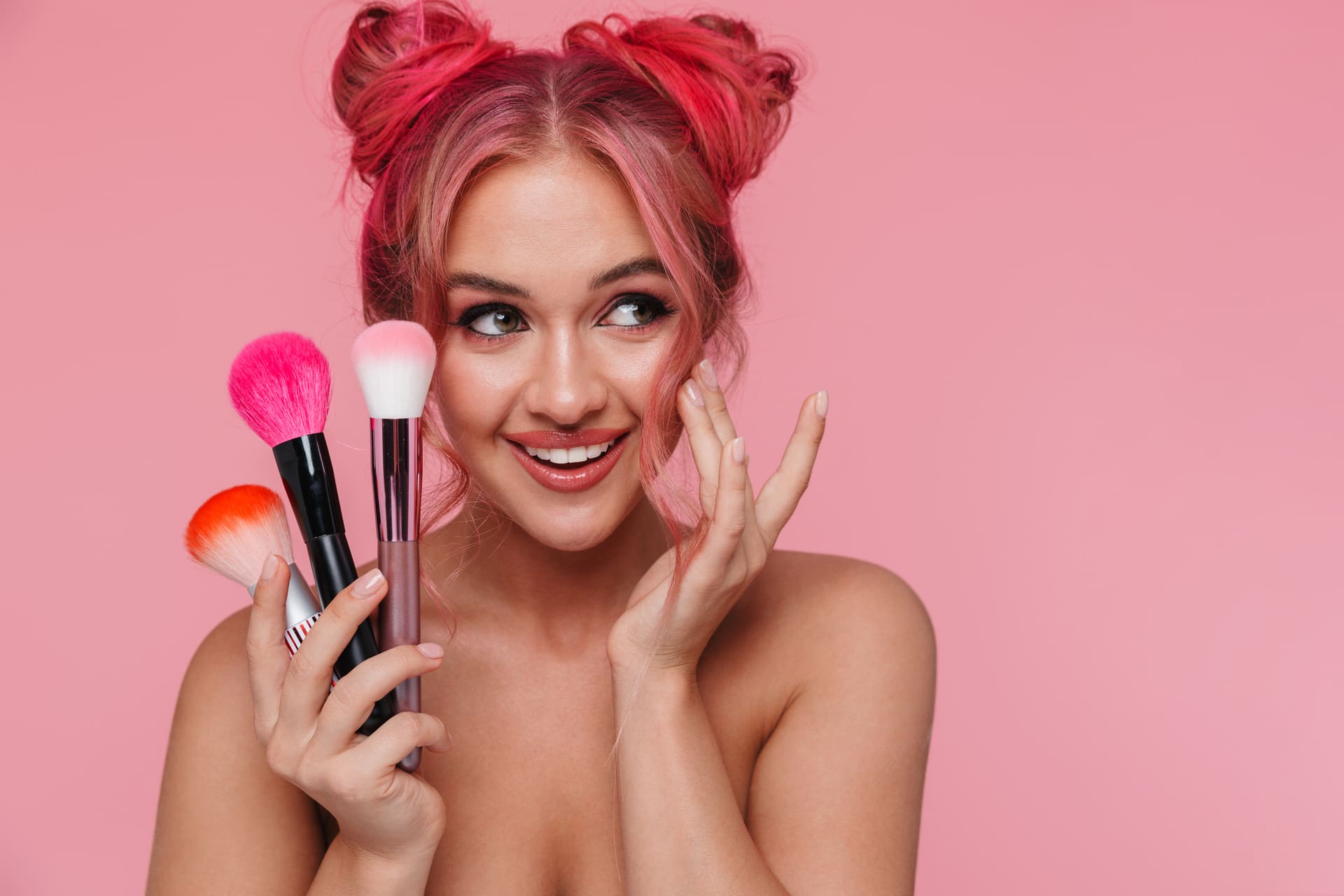 portrait-beautiful-shirtless-woman-with-colorful-hairstyle-holding-makeup-brushes